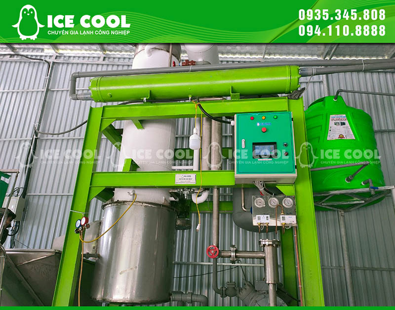 Máy đá viên ICE COOL tạo ra đá không chỉ nhanh mà còn đảm bảo độ cứng, độ trong và độ đồng đều của viên đá ở mức cao nhất
