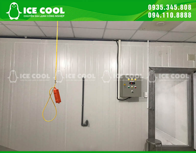 Kho lạnh ICE COOL được trang bị hệ thống điều khiển trung tâm bằng bộ lập trình PLC kết hợp màn hình cảm ứng HMI
