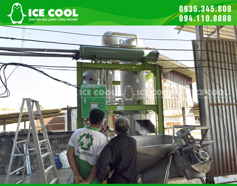 Số lượng nhân công cần được tính theo sản lượng thực tế, mức độ tự động hóa và cách tổ chức công việc của xưởng.