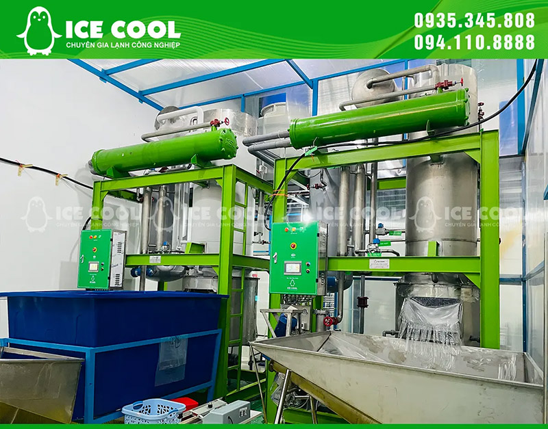 Máy đá viên ICE COOL được chế tạo bằng vật liệu inox 304, sử dụng máy nén lạnh chất lượng cao
